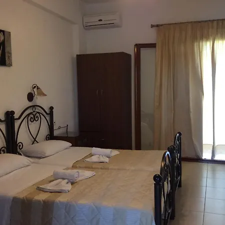 Nopi-zoi Skiathos Town