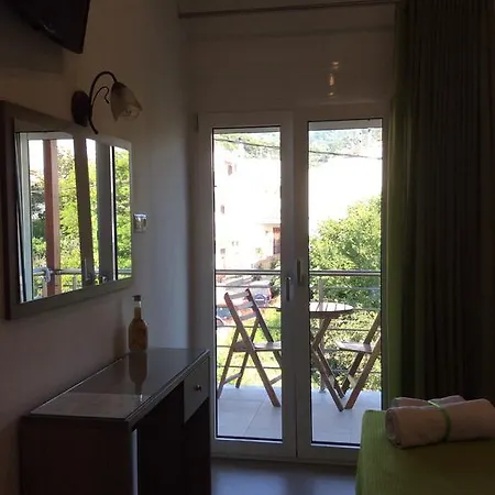 Nopi-zoi Πανσιόν