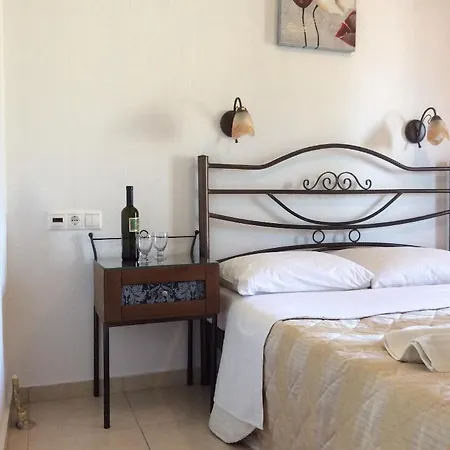 Nopi-zoi Guest house Skiathos Town