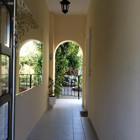 Nopi-zoi Skiathos Town